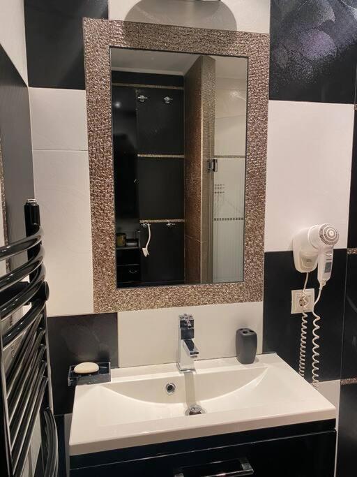 Lovely 1-Bedroom Apartament With Free Parking Sofia Zewnętrze zdjęcie
